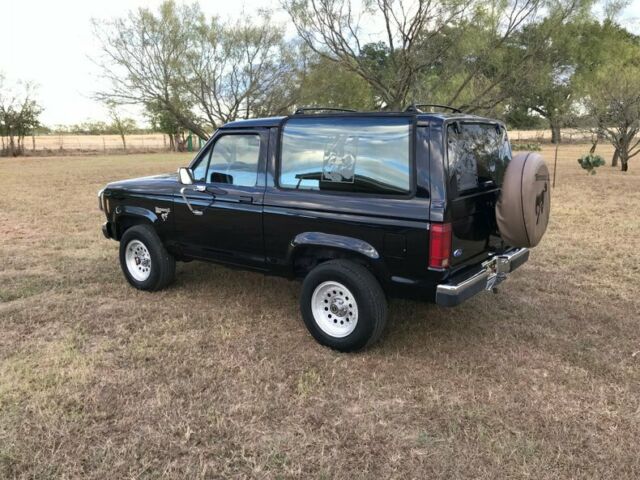 1988 Ford Bronco XLT 4 x4 - photo 6