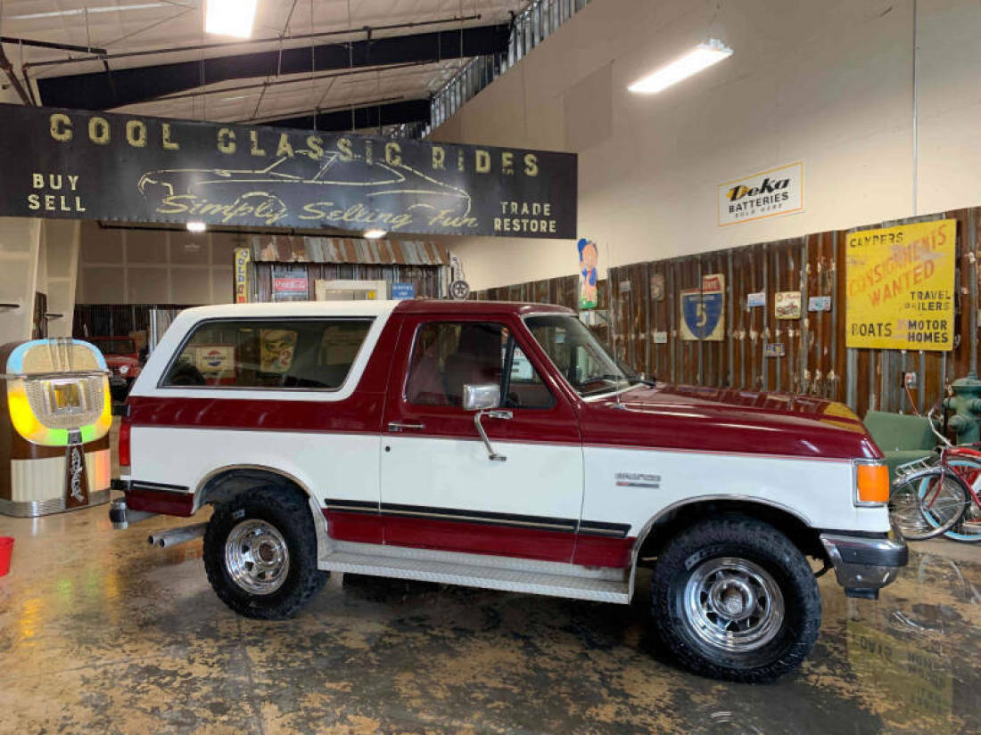1988 Ford Bronco XLT 2dr 4WD SUV - photo 2