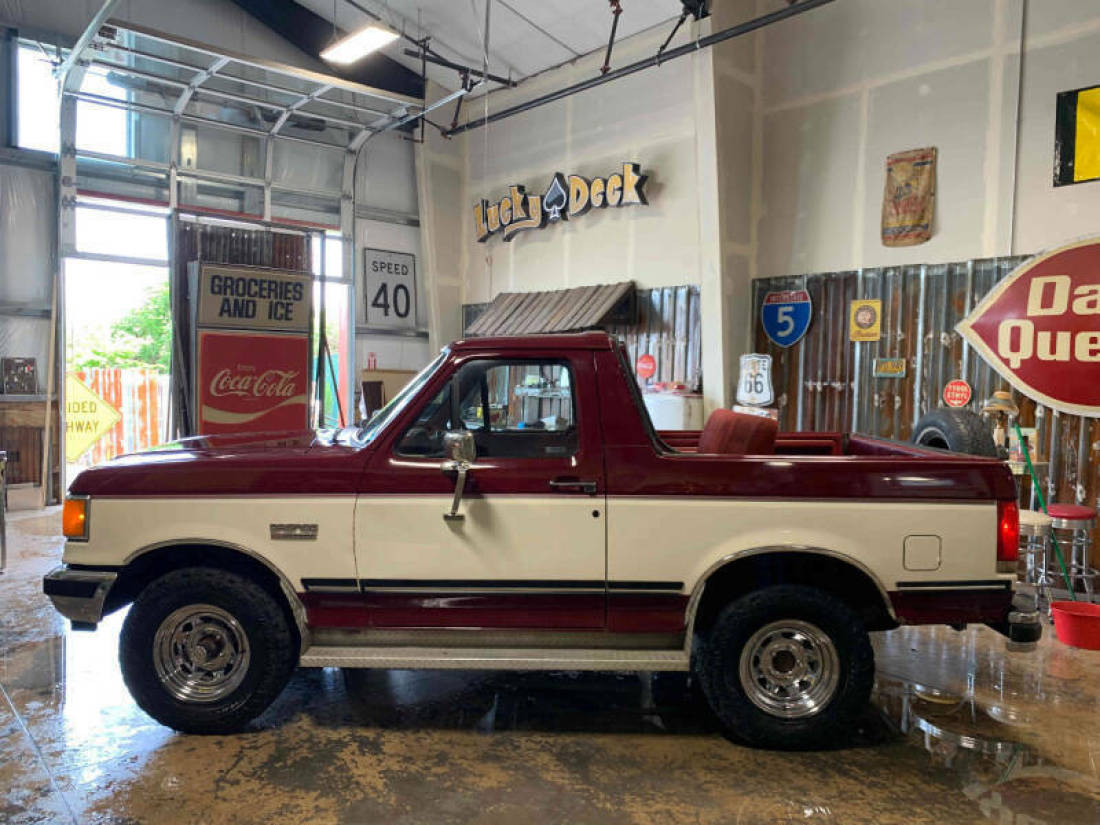 1988 Ford Bronco XLT 2dr 4WD SUV - photo 3