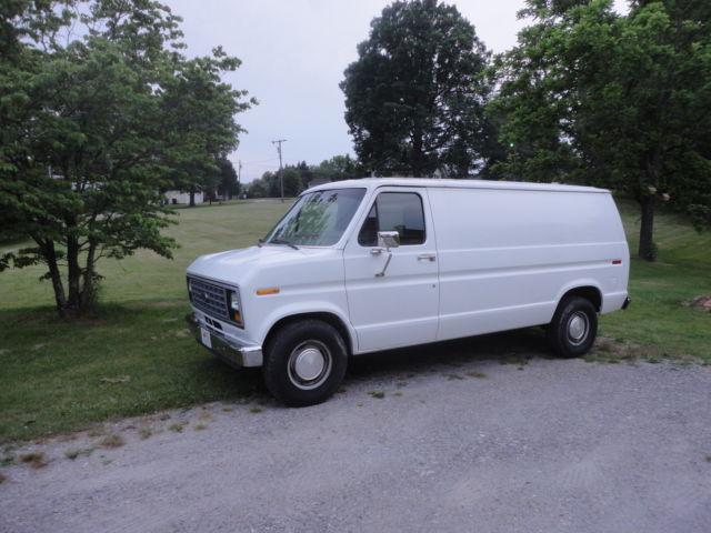 1988 Ford E-150 Econoline Custom Standard Cargo Van 2-Door 4.9L 1988 Ford E-Series Van