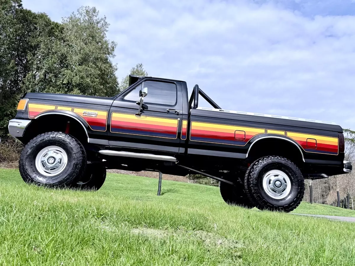 1988 FORD F-250 REG CAB CUSTOM 4X4 - ONLY 61,000 ORIGINAL MILES!!! 1988 Ford F-250 CUSTOM