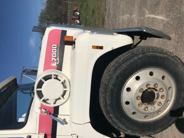 1988 Ford L8000 - photo 7