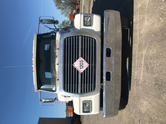 1988 Ford L8000 - photo 8