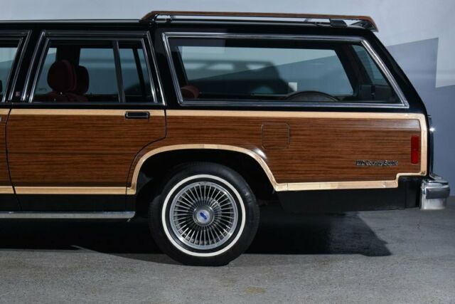 1988 Ford Ltd Crown Victoria 4dr Wagon LX Country Squire - photo 11
