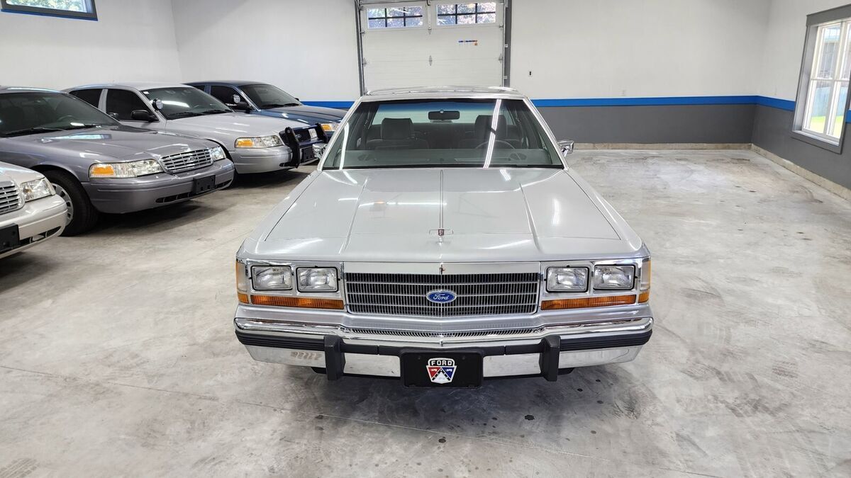 1988 Ford Crown Victoria LX - photo 3