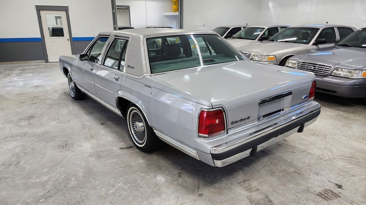 1988 Ford Crown Victoria LX - photo 4