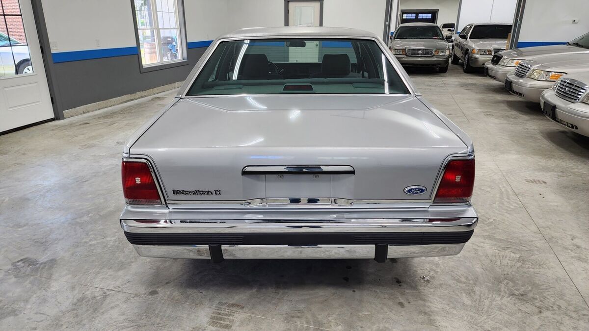 1988 Ford Crown Victoria LX - photo 5