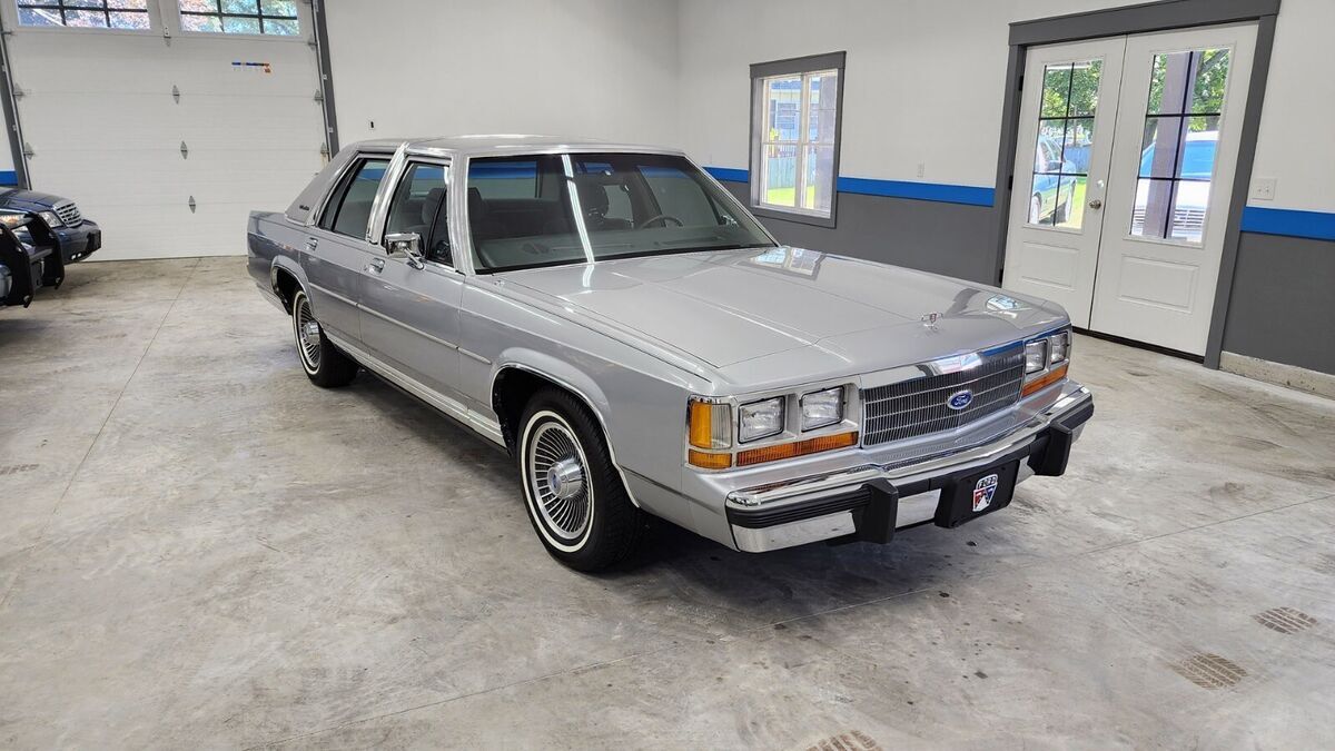 1988 Ford Crown Victoria LX - photo 7