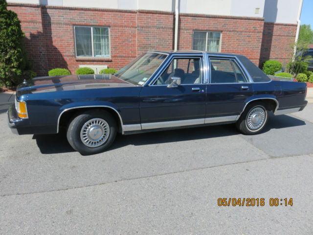 1988 Ford LTD Crown Victoria LX Sedan 4-Door 5.0L 1988 Ford Crown Victoria