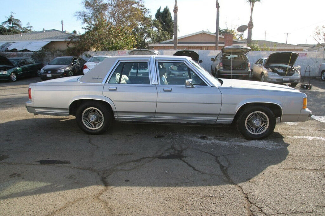 1988 Ford Crown Victoria LX - photo 4