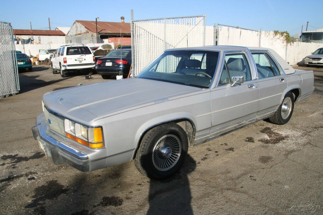 1988 Ford Crown Victoria LX - photo 9
