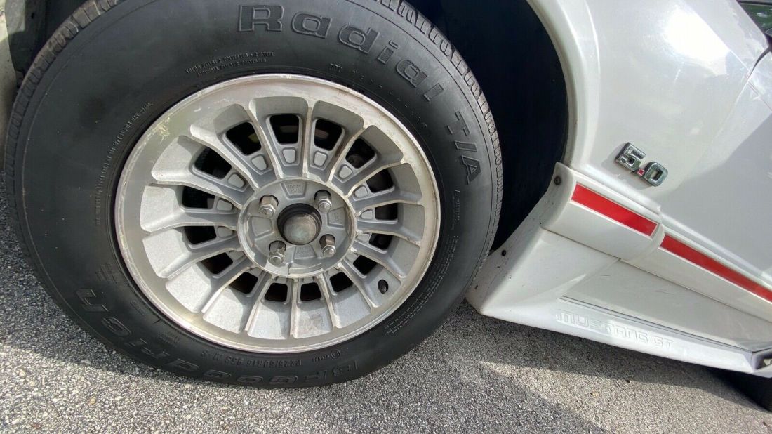 1988 Ford Mustang GT - photo 11