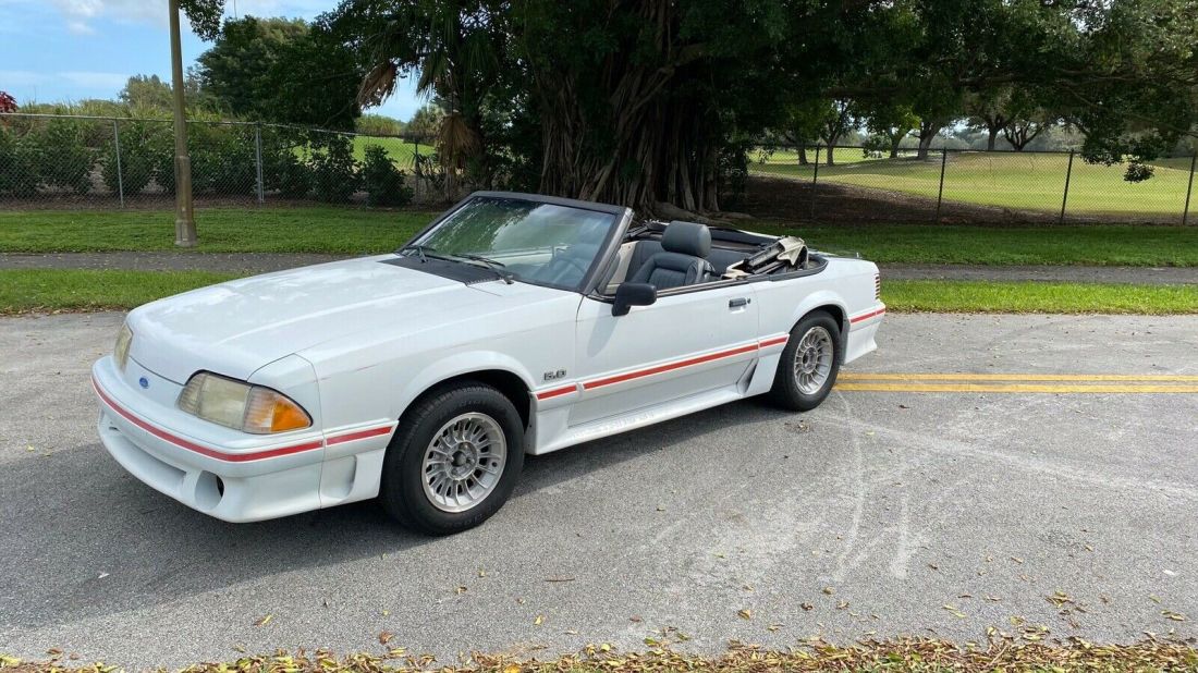 1988 Ford Mustang GT - photo 2