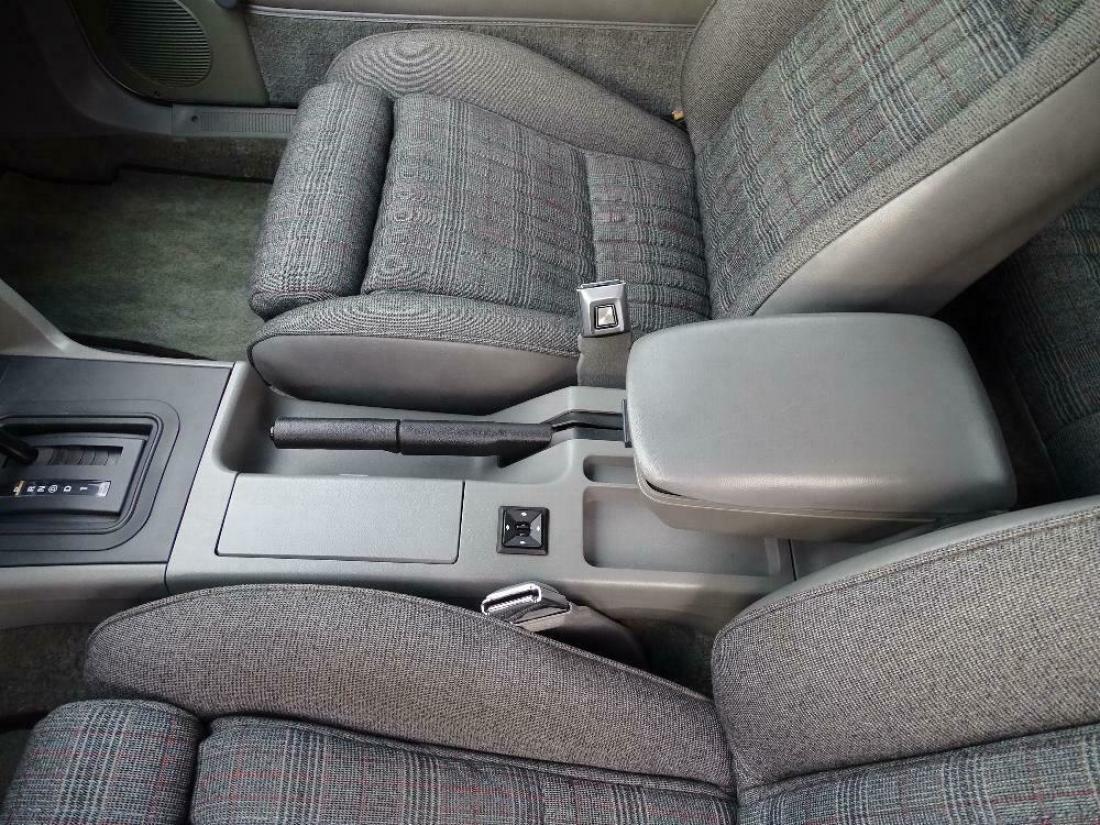1988 Ford Mustang GT - photo 8