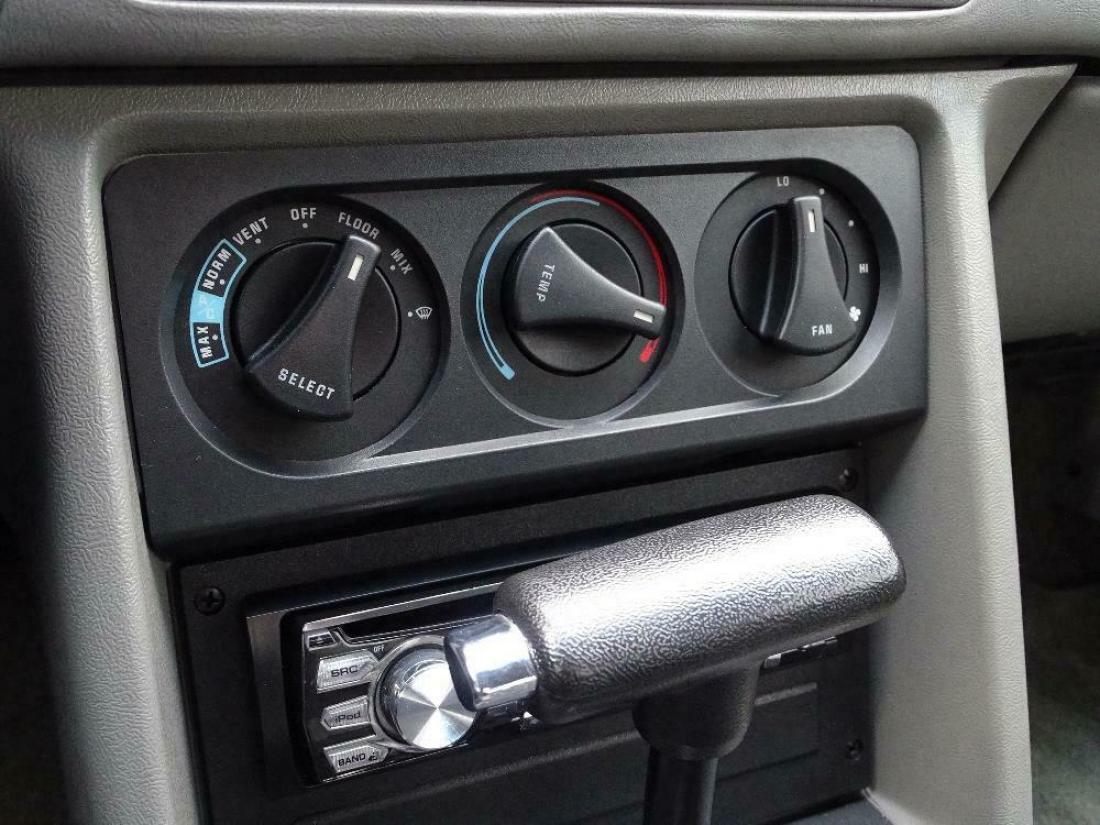 1988 Ford Mustang GT - photo 9