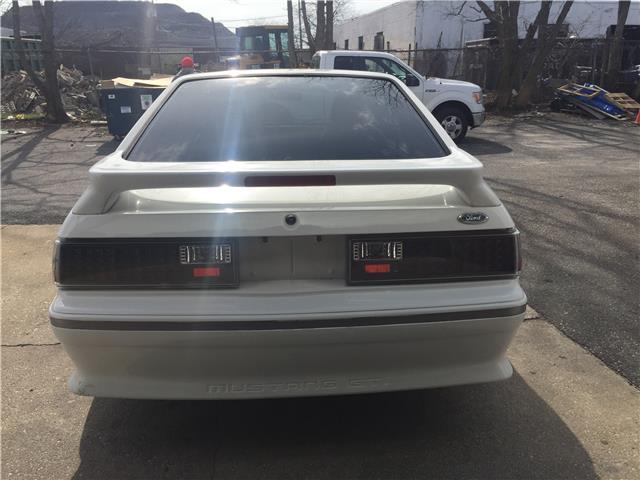 1988 Ford Mustang GT - photo 7