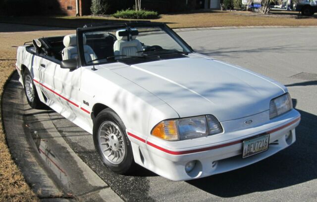 1988 Ford Mustang GT - photo 2