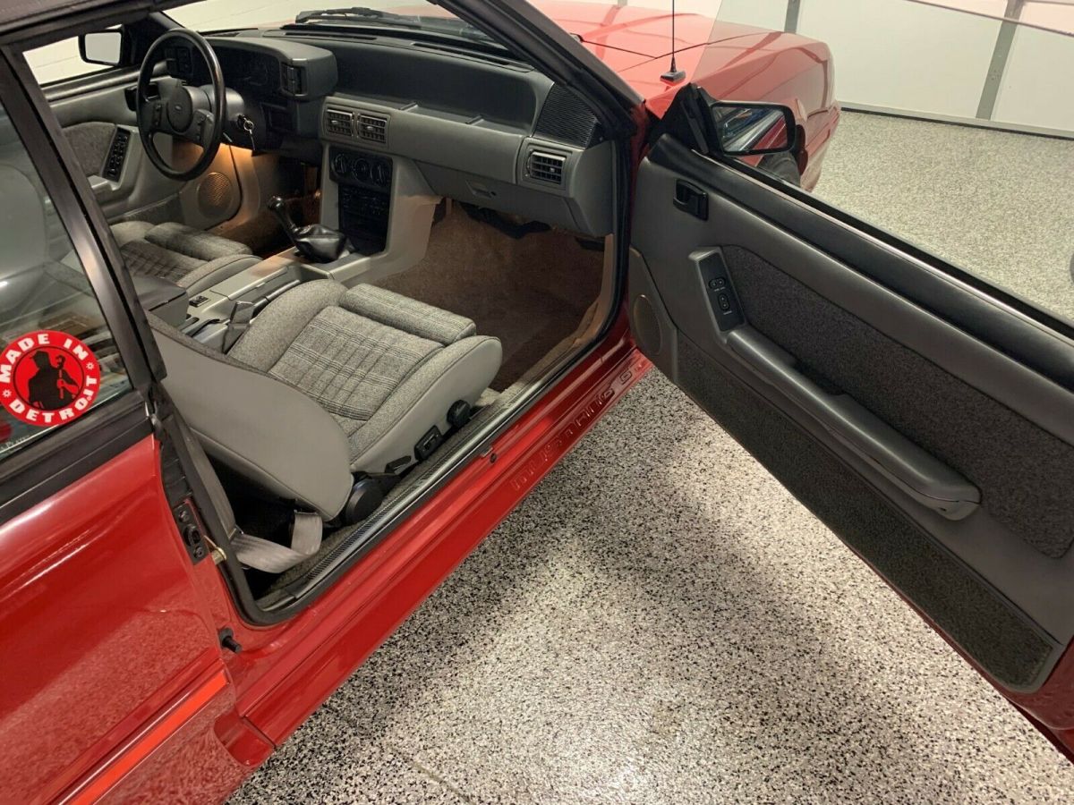 1988 Ford Mustang GT - photo 2