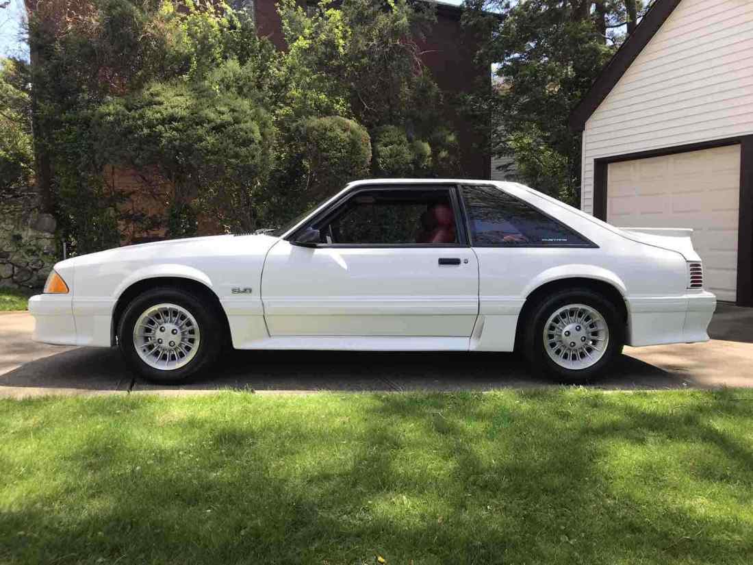 1988 Ford Mustang Hatchback White RWD Manual GT 1988 Ford Mustang GT