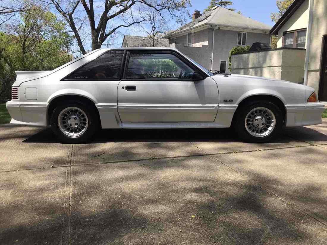 1988 Ford Mustang GT - photo 2