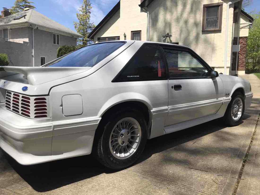 1988 Ford Mustang GT - photo 3