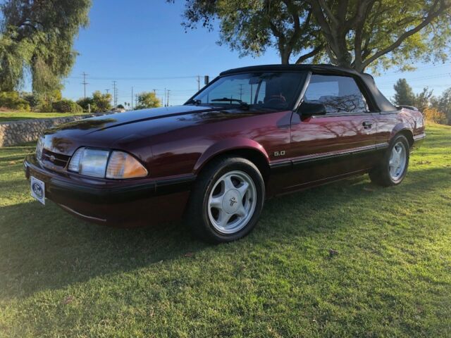 1988 Ford Mustang LX Convertible - photo 2