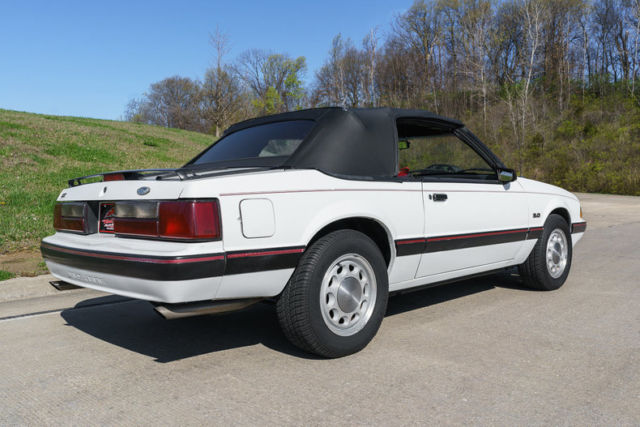 1988 Ford Mustang Convertible - photo 8