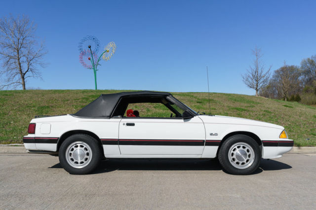 1988 Ford Mustang Convertible - photo 9