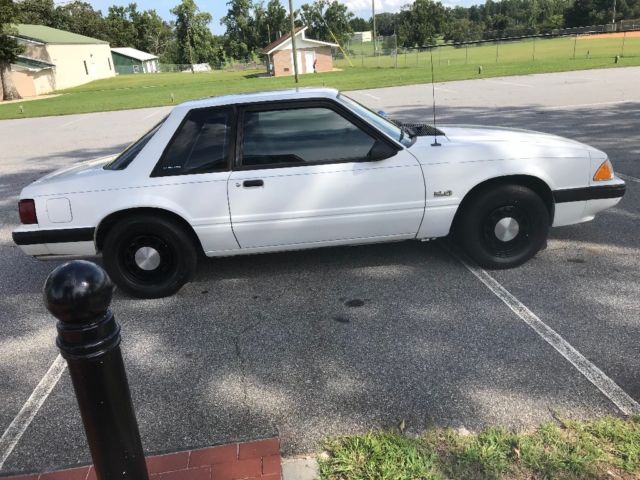 1988 Ford Mustang LX Sedan 2-Door - photo 2