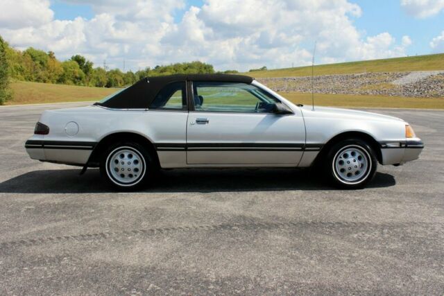 1988 Ford Thunderbird LX - photo 6