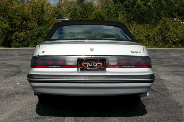 1988 Ford Thunderbird LX - photo 8