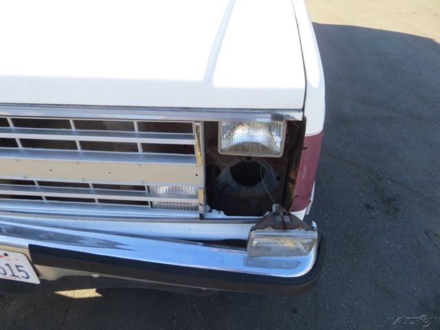 1988 GMC Suburban - photo 11