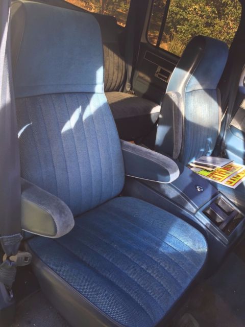 1988 GMC Suburban - photo 12