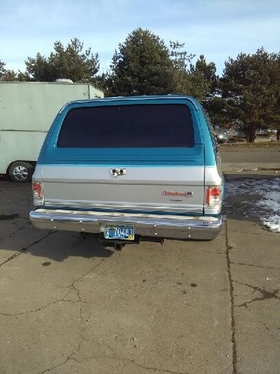 1988 GMC Suburban blue - photo 6
