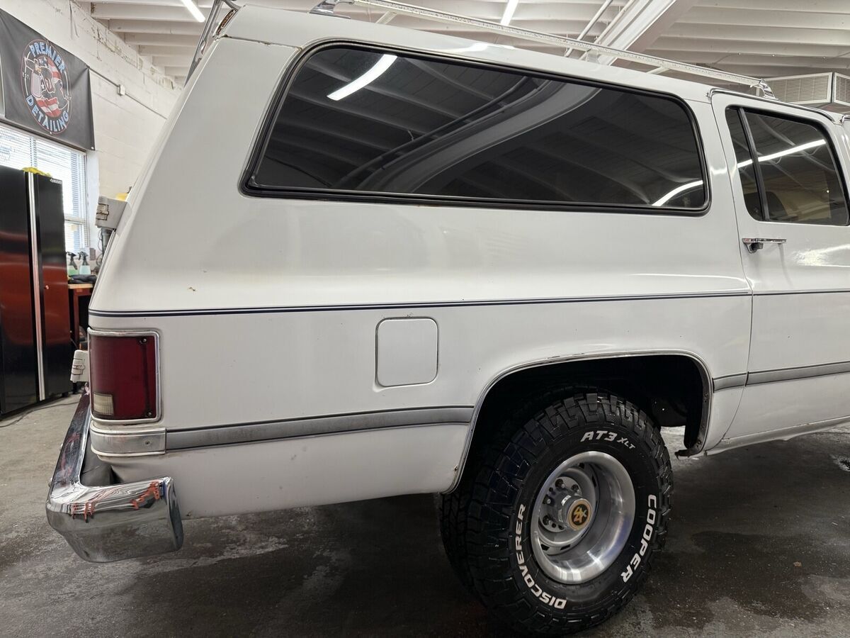 1988 GMC Suburban Sierra Classic - photo 12