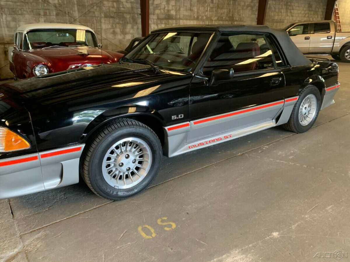 1988 Ford Mustang GT 2dr Convertible - photo 2