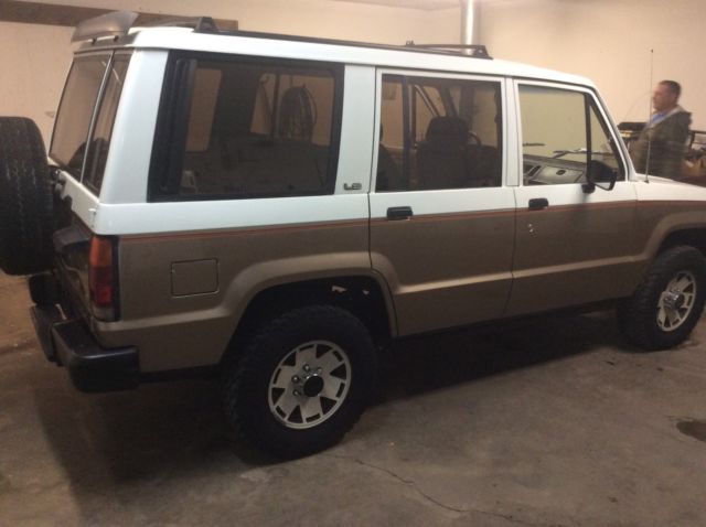 1988 Isuzu Trooper LS Sport Utility 4-Door - photo 2
