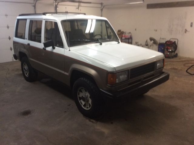 1988 Isuzu Trooper LS Sport Utility 4-Door - photo 4