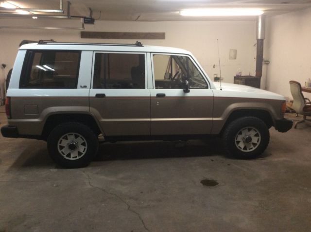 1988 Isuzu Trooper LS Sport Utility 4-Door - photo 9
