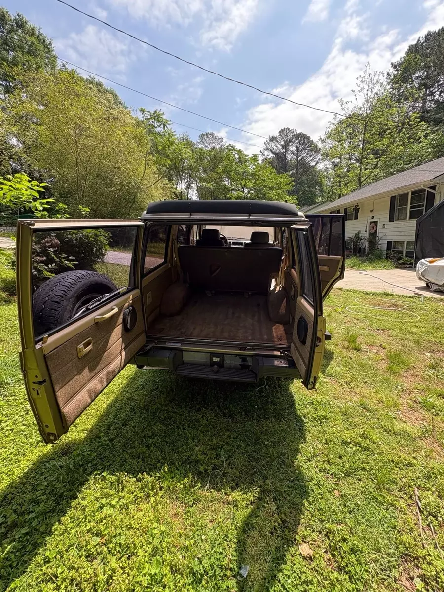 1988 Isuzu Trooper SUV Brown II 1988 Isuzu Trooper II
