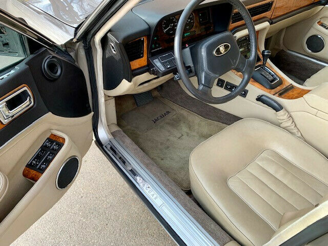 1988 Jaguar XJ6 - photo 11