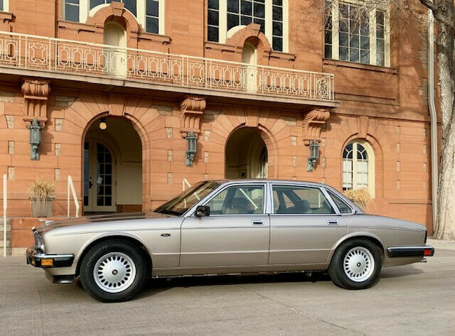 1988 Jaguar XJ6 - photo 2