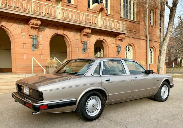 1988 Jaguar XJ6 - photo 5