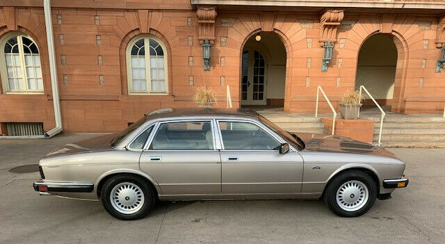 1988 Jaguar XJ6 - photo 9