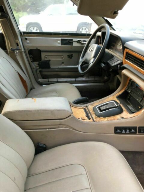1988 Jaguar XJ6 - photo 7