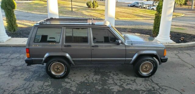 1988 Jeep Grand Cherokee LIMITED - photo 3