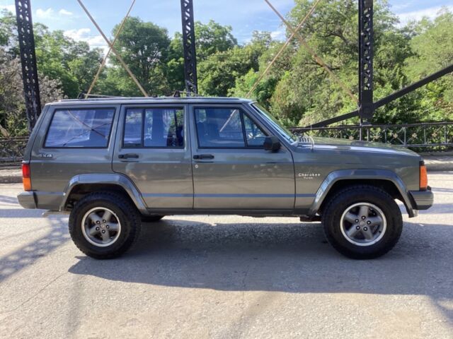1988 Jeep Cherokee Pioneer 4X4 89k miles Free shipping with buy it now. 1988 Jeep Cherokee pioneer