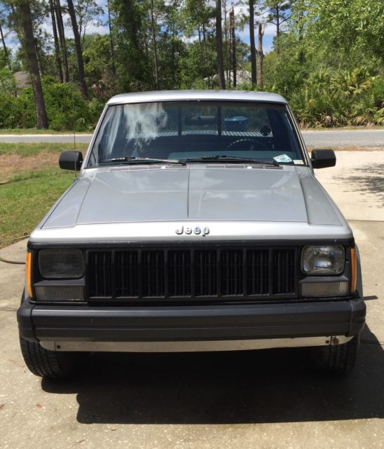 1988 Jeep Comanche Pioneer Standard Cab Pickup 2-Door - photo 2