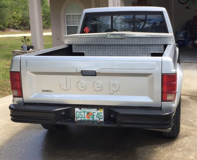 1988 Jeep Comanche Pioneer Standard Cab Pickup 2-Door - photo 3