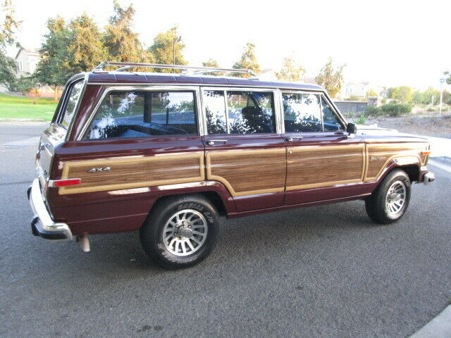 1988 Jeep Grand Wagoneer 4X4 - photo 2